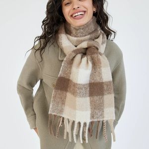 Aritzia Ganna Scarf